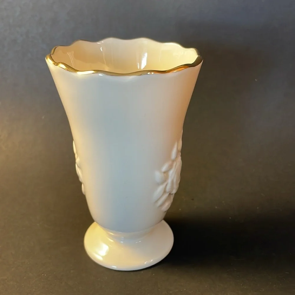 Lenox Special Bud‎ Vase 4” Embossed Roses Gold Trim Ivory Scalloped Footed USA